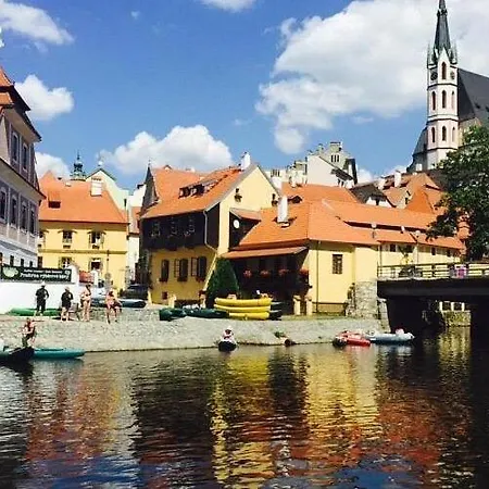 ゲストハウス Vltava Port Riverside Restaurant-cafe-pension チェスキー クルムロフ