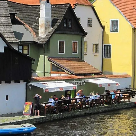 Vltava Port Riverside Restaurant-cafe-pension 3* チェスキー クルムロフ