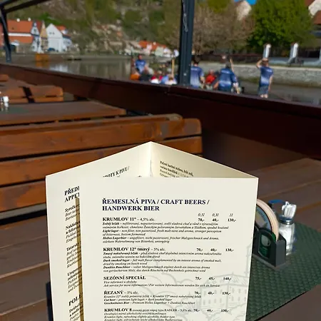 Vltava Port Riverside Restaurant-cafe-pension ゲストハウス