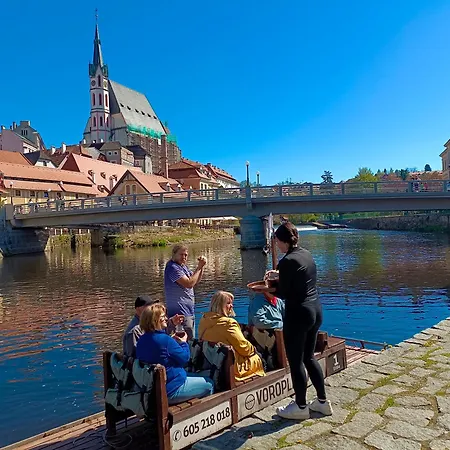Vltava Port Riverside Restaurant-cafe-pension ゲストハウス チェスキー クルムロフ