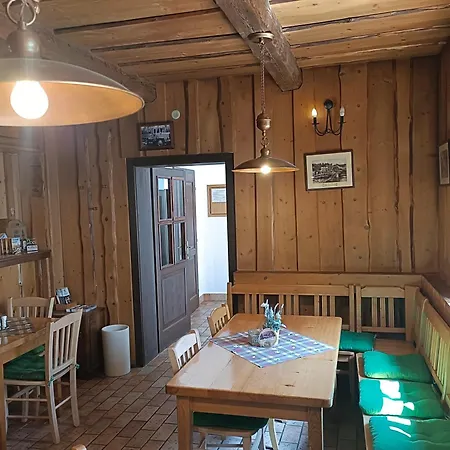 ゲストハウス Vltava Port Riverside Restaurant-cafe-pension