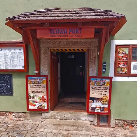 ゲストハウス Vltava Port Riverside Restaurant-cafe-pension 3*