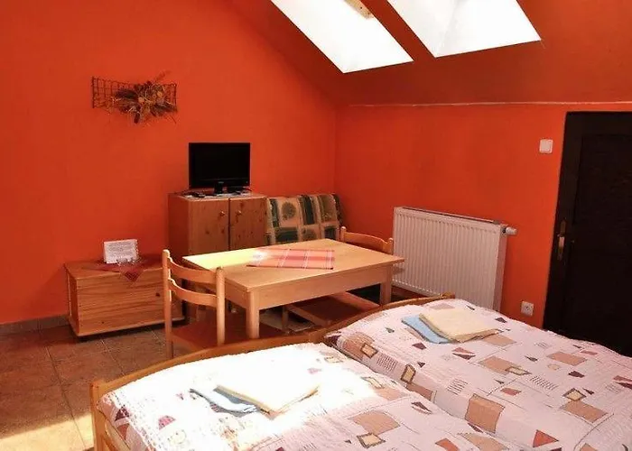 Vltava Port Riverside Restaurant-cafe-pension *