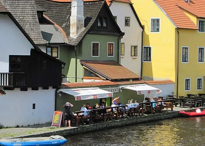 Vltava Port Riverside Restaurant-cafe-pension * Cesky Krumlov